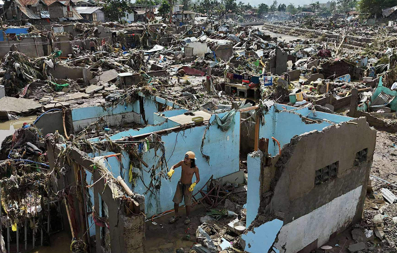 Σχεδόν 1 εκατ. άνθρωποι απομακρύνθηκαν από τις εστίες τους στις Φιλιππίνες καθώς ο υπερτυφώνας Φουνγκ-γουόνγκ πλησιάζει