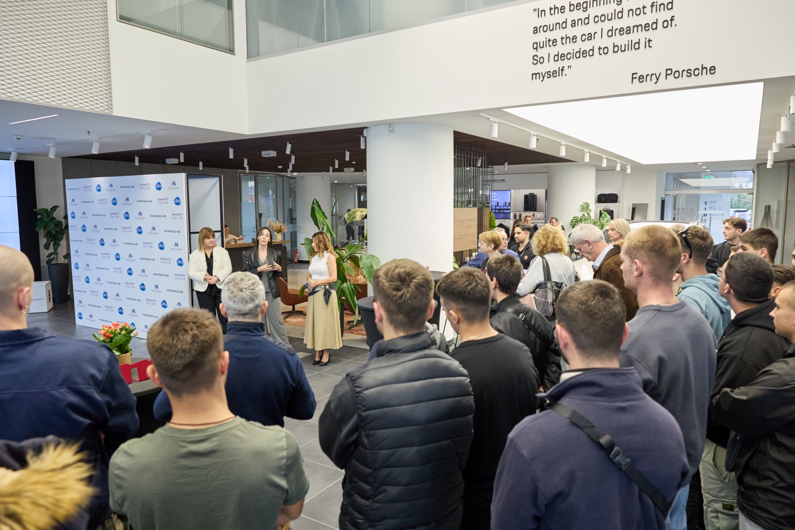 Η Porsche στηρίζει τις σχολές μαθητείας της Δ.ΥΠ.Α. στη Θεσσαλία