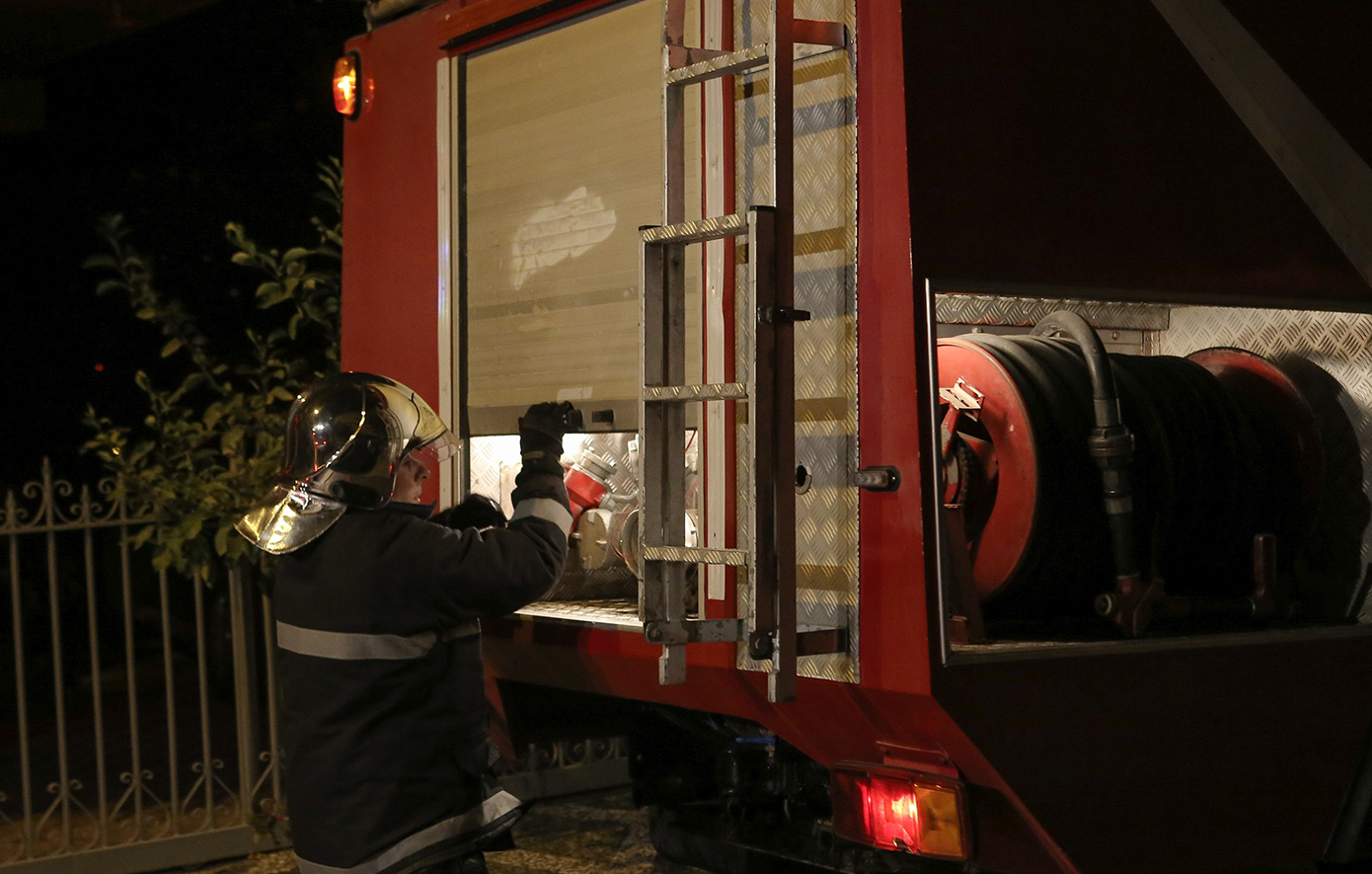 Ηράκλειο: Φωτιά σε εργοστάσιο στην Επισκοπή &#8211; Μεγάλη κινητοποίηση της Πυροσβεστικής