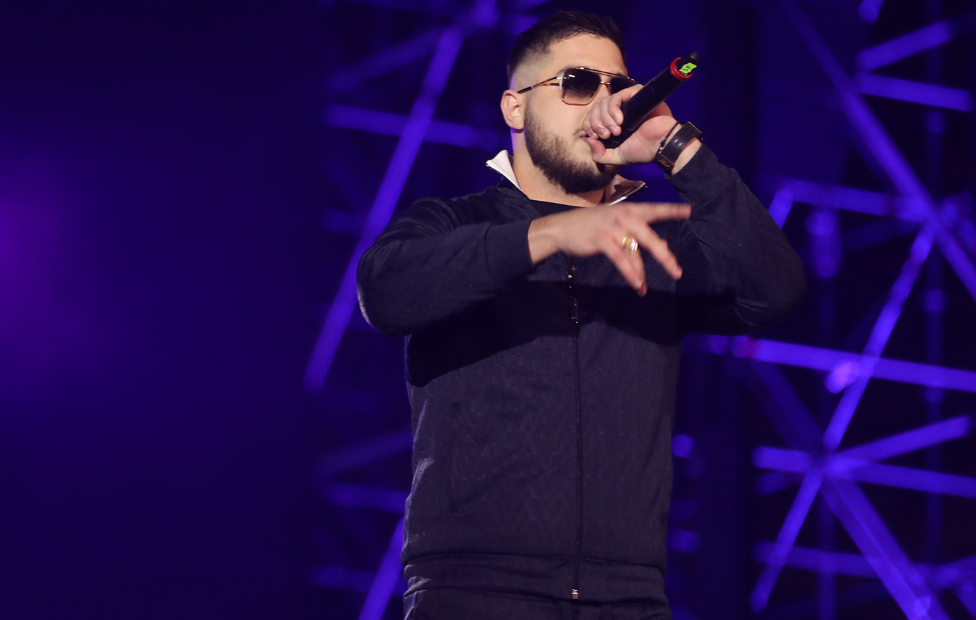 Ο Rack ζήτησε από τους θαυμαστές του σε συναυλία να φωνάξουν «Ιησούς Χριστός νικά» &#8211; Δείτε το βίντεο