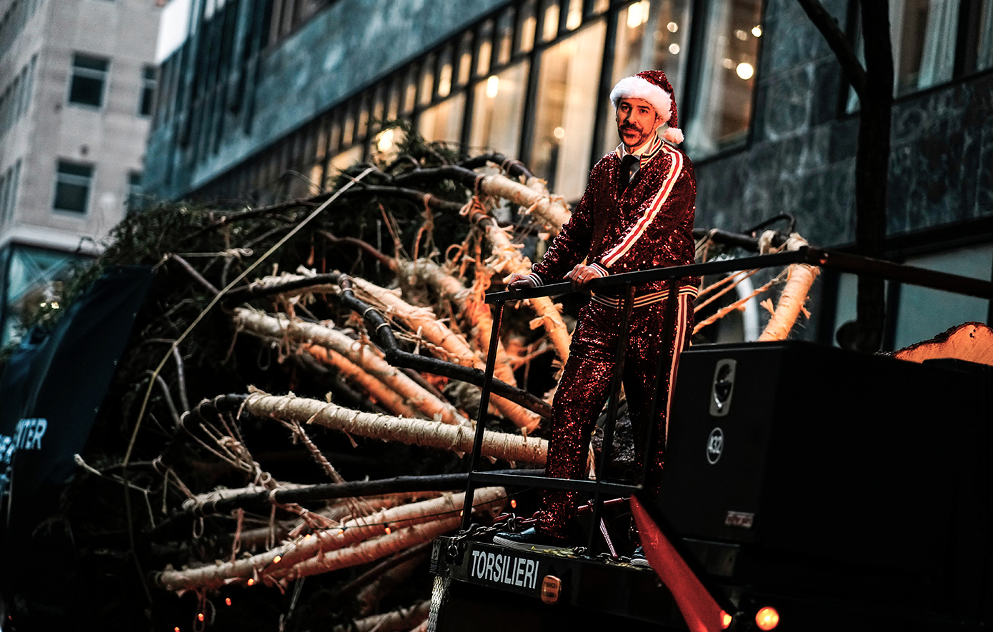 H εορταστική περίοδος ξεκίνησε: Τοποθετήθηκε το χριστουγεννιάτικο δέντρο στο Rockefeller Center
