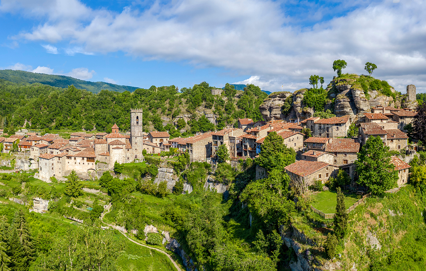 Το χωριό κοντά στη Βαρκελώνη που νομίζεις ότι ο χρόνος σε αυτό έχει σταματήσει