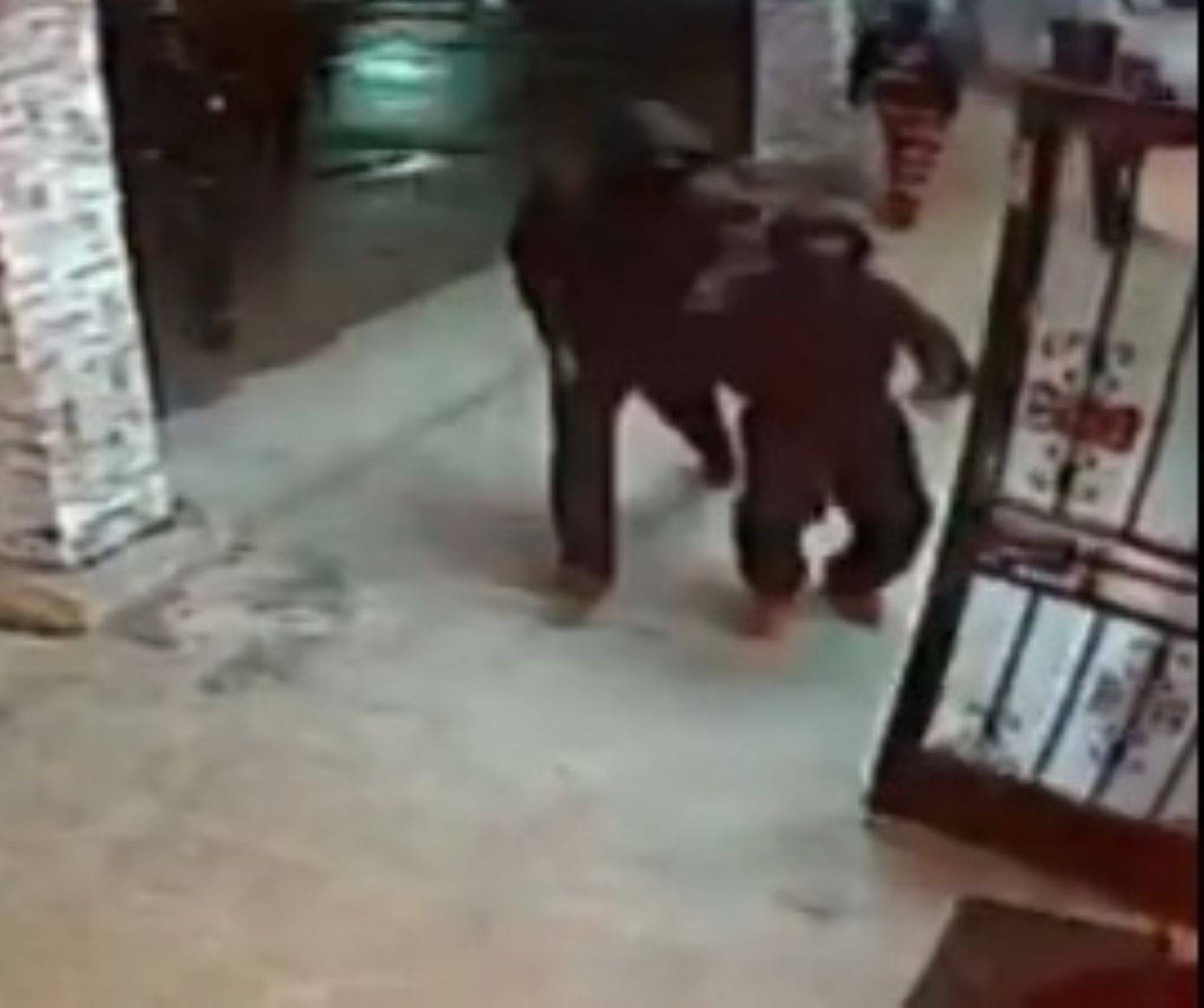 Ιδιοκτήτης κοσμηματοπωλείου στην Καλιφόρνια πυροβολεί εναντίον πέντε ληστών &#8211; Βίντεο ντοκουμέντο