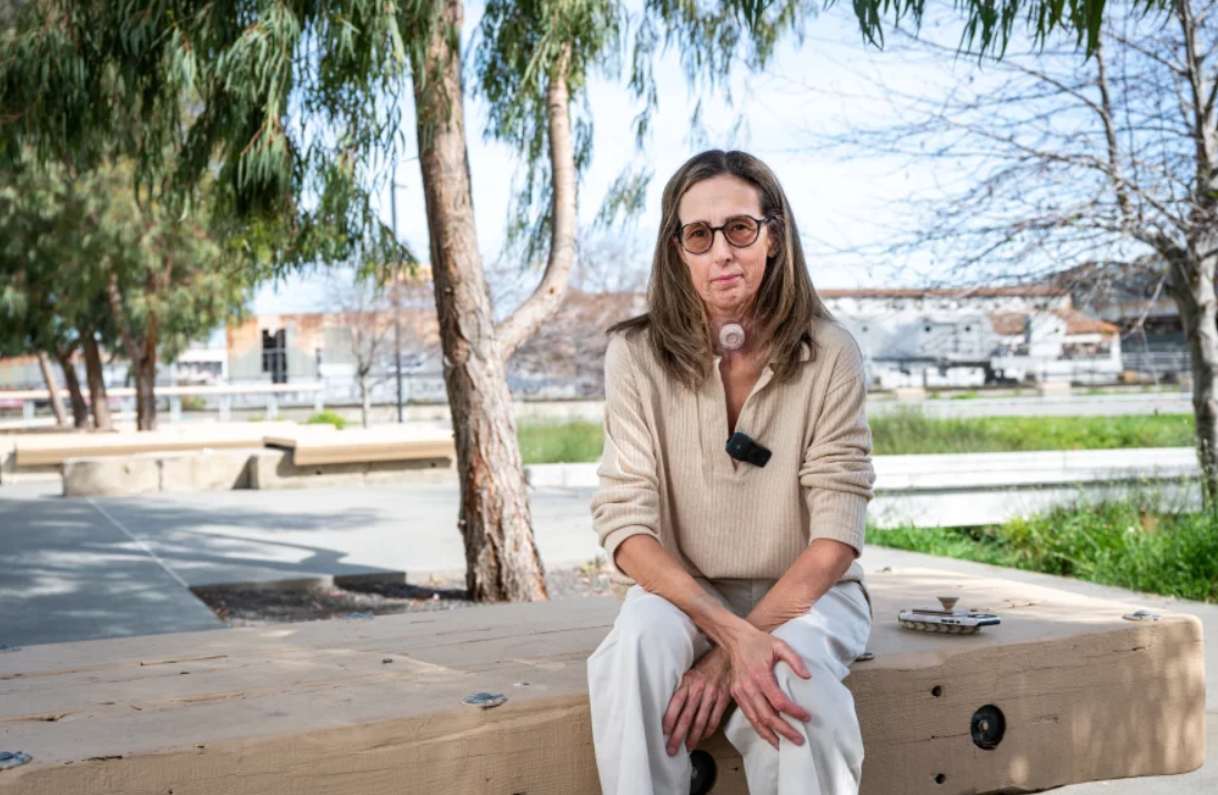 Ο καρκίνος της έκλεψε τη φωνή &#8211; Την ξαναβρήκε με τη βοήθεια του AI