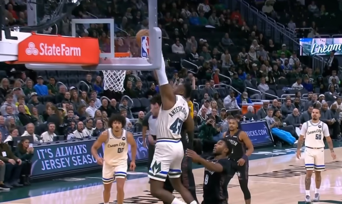 Εκρηκτικό φινάλε από τον Θανάση Αντετοκούνμπο στη νίκη των Μπακς επί των Νετς &#8211; Απογειώθηκε και κάρφωσε μπροστά στον Σαράφ