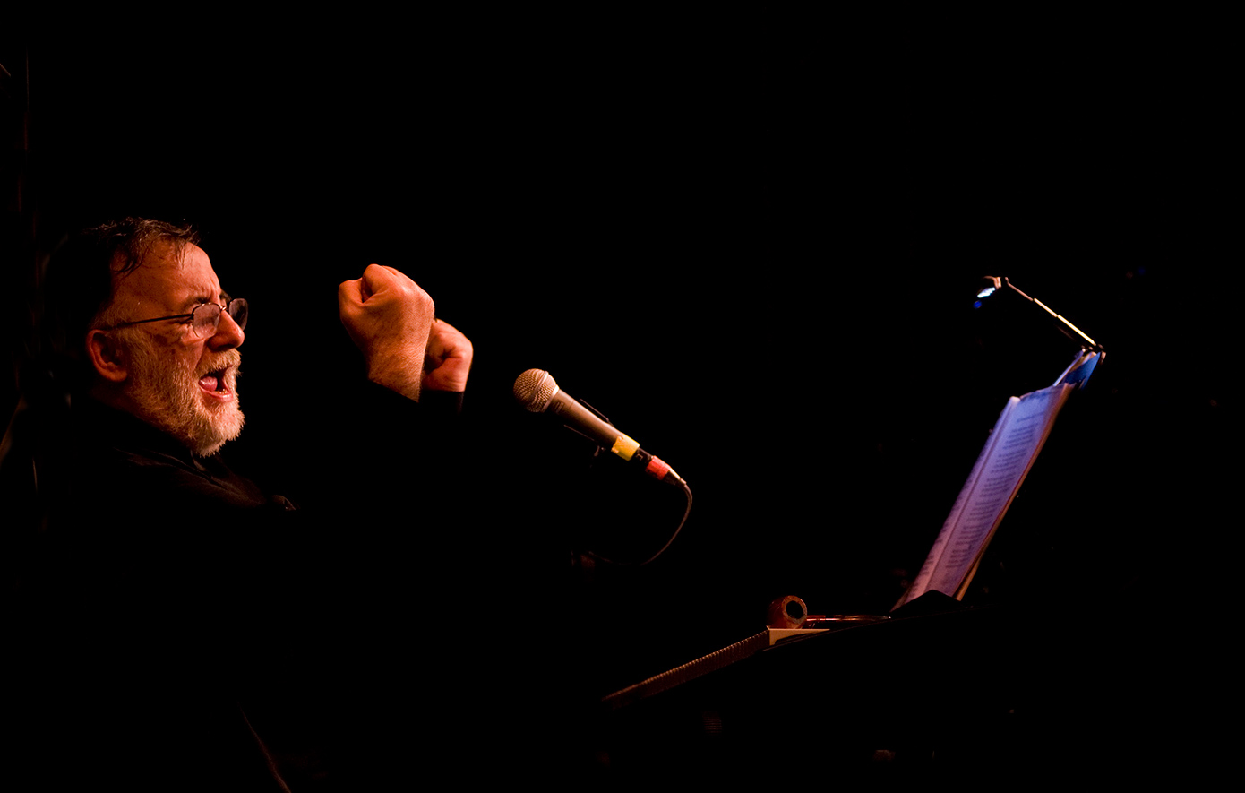 Θάνος Μικρούτσικος Θάνος Μικρούτσικος