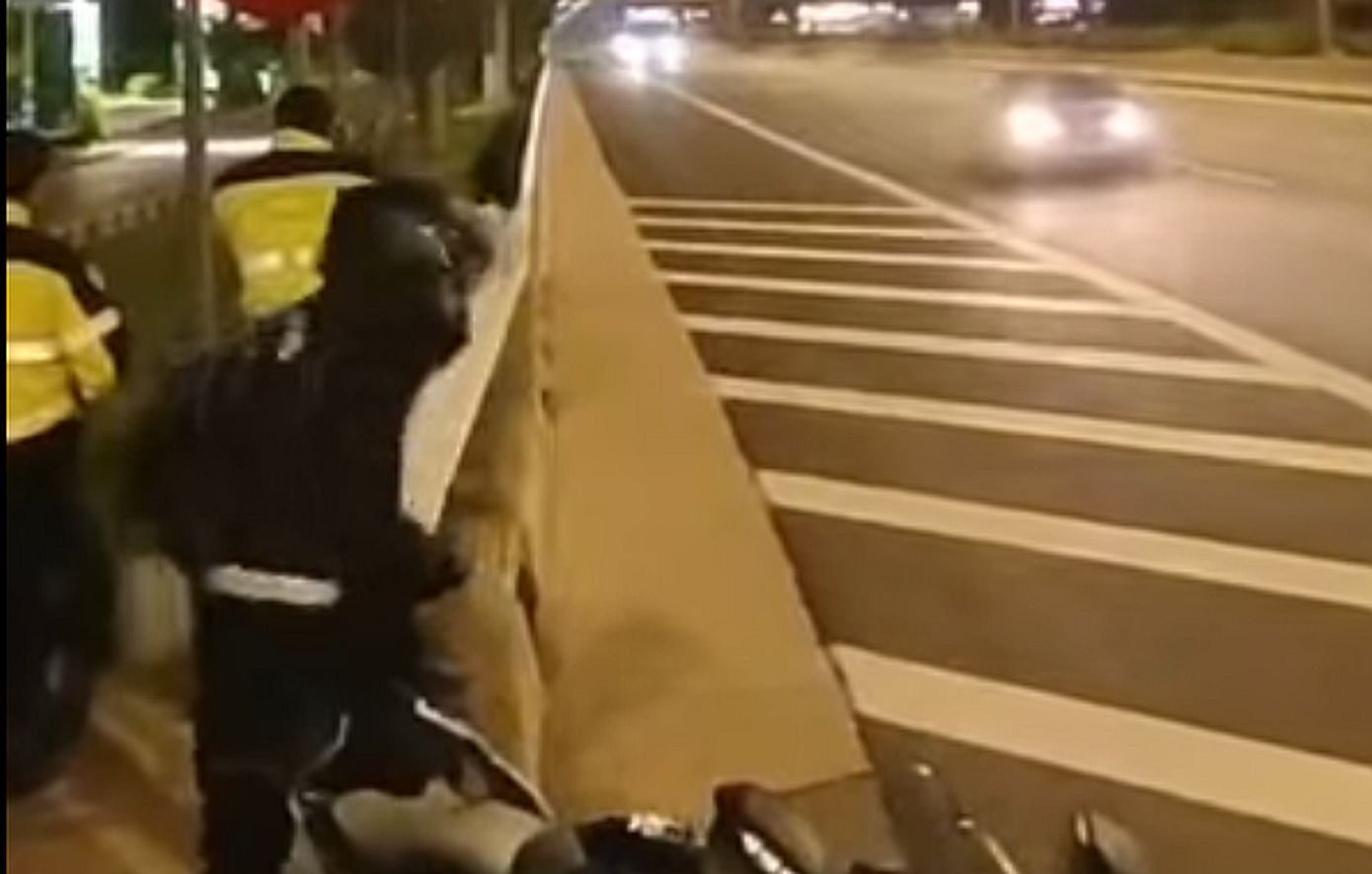 Βίντεο της Τροχαίας με τον οδηγό που εντοπίζεται να τρέχει με 230χλμ. στην Αθηνών &#8211; Λαμίας και ξεκινά η καταδίωξη