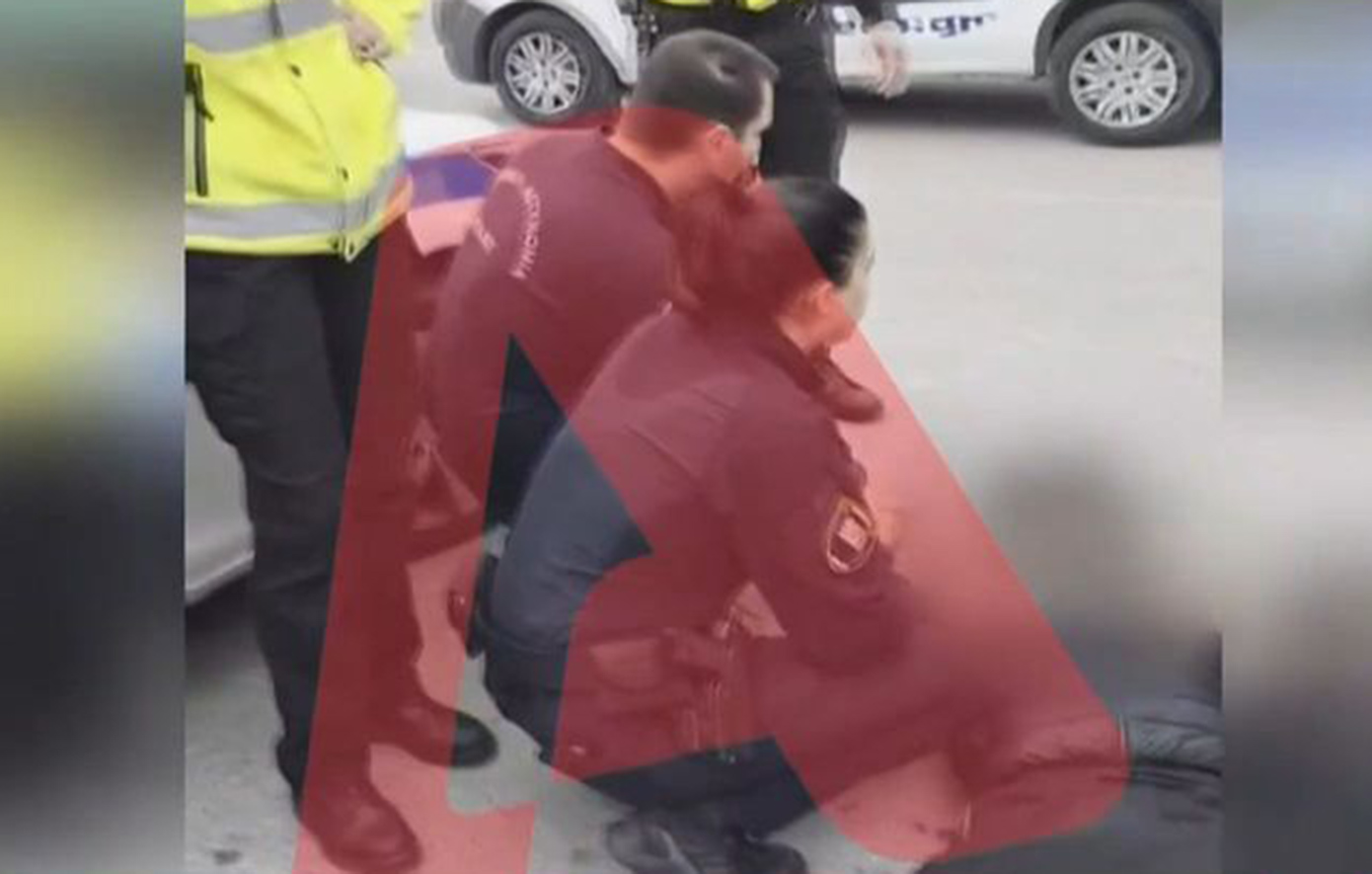 Τροχαίο στη Θηβών: Σκούτερ συγκρούστηκε με περιπολικό &#8211; Εκτοξεύτηκε ο οδηγός σε απόσταση αρκετών μέτρων