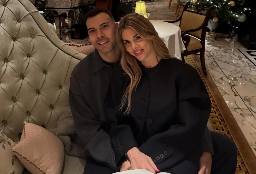 Μίνι διακοπές για την οικογένεια Σλούκα στο Λονδίνο πριν τα Χριστούγεννα &#8211; Χαμόγελα και  φωτογραφίες με τα παιδιά τους