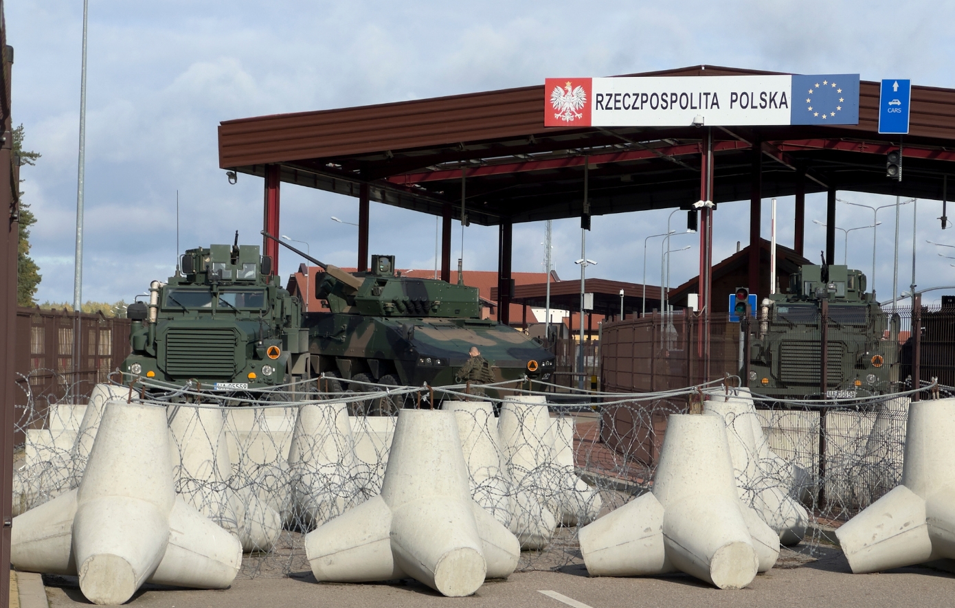 Η Πολωνία ανοίγει και πάλι δύο συνοριακά περάσματα με τη Λευκορωσία