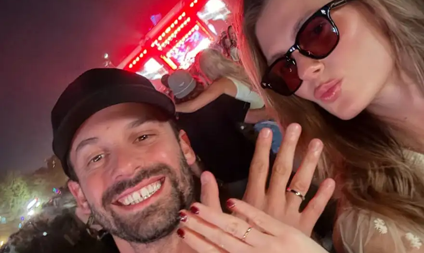 Η Αμαλία Κωστοπούλου δείχνει τη βέρα του γάμου της με τον Τζέικ Μέντγουελ &#8211; Στιγμές από τον πολιτικό γάμο τους στις ΗΠΑ