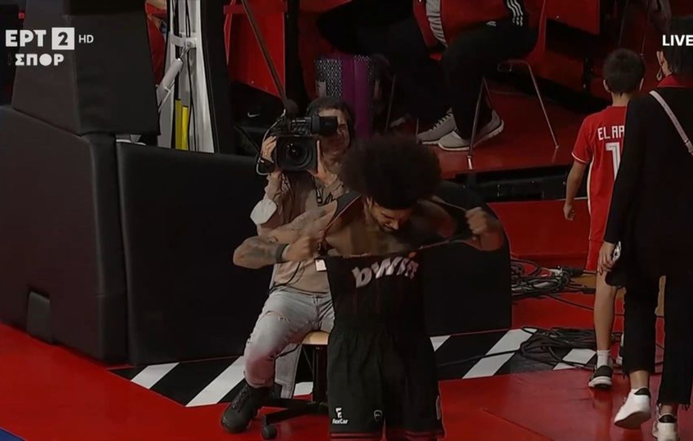 Ολυμπιακός – Ηρακλής: Ο Γουόρντ έσκισε τα φανέλα από τα νεύρα του