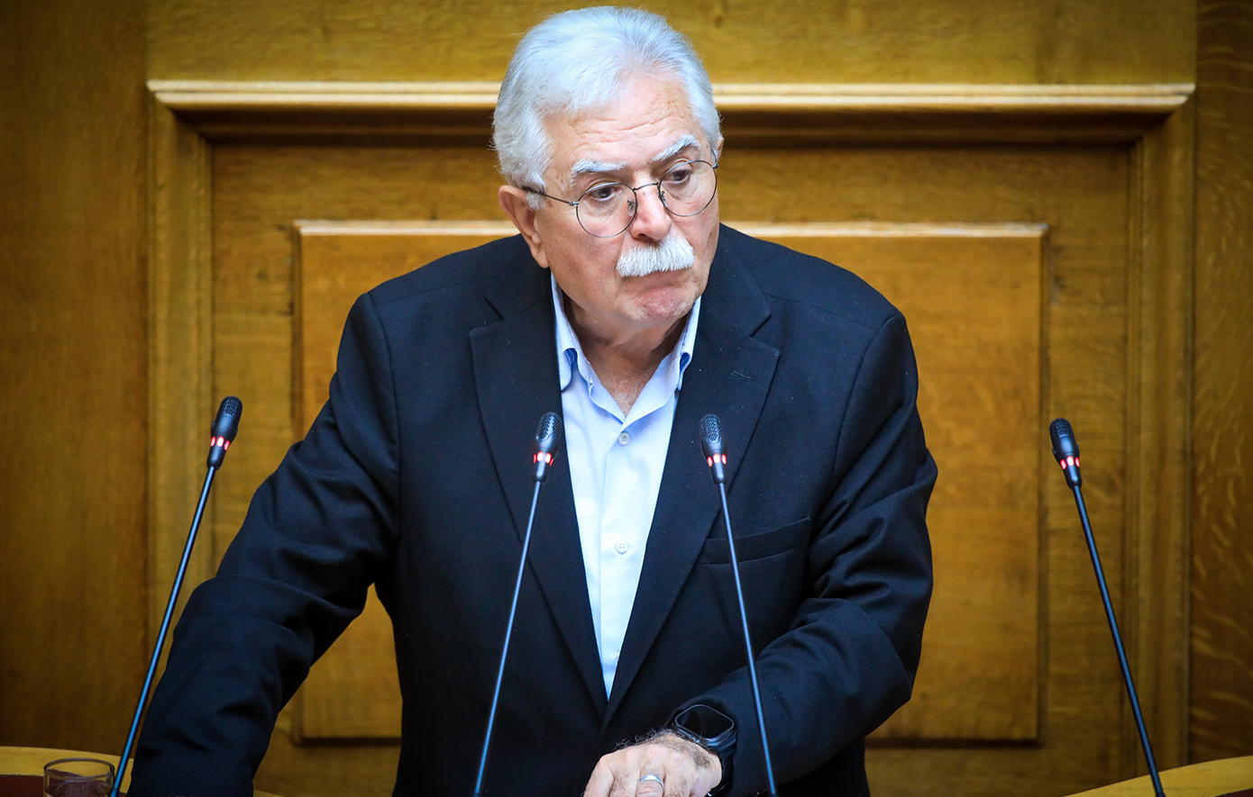 Χρήστος Κατσώτης του ΚΚΕ: «Πώς θα τεκνοποιήσουν τα νέα ζευγάρια όταν δουλεύουν 13 και 15 ώρες την ημέρα;»