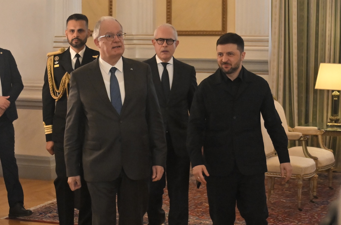 Έφτασε στην Ηρώδου Αττικού ο Βολοντίμιρ Ζελένσκι &#8211; Αυτή την ώρα η συνάντηση με Τασούλα