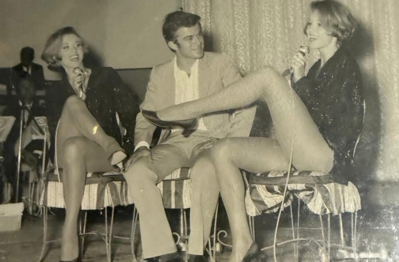 Το «αντίο» στις αδελφές Κέσλερ, η γιορτή για την Ημέρα των Ενόπλων Δυνάμεων στην Ουάσινγκτον και η aναστήλωση Ιερού Ναού στο Αίγιο