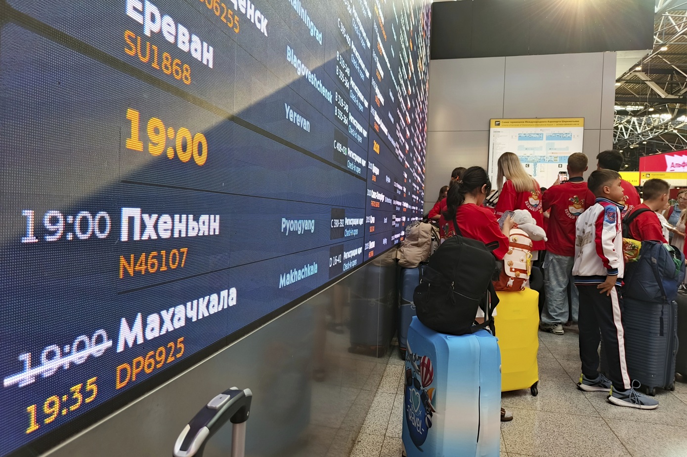 Η Ρωσία αναστέλλει προσωρινά τις πτήσεις στο αεροδρόμιο Κρασνοντάρ – Αναφορές για εκρήξεις στην περιοχή