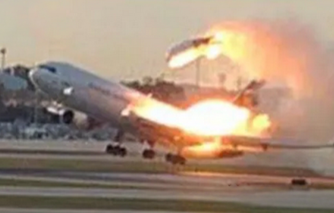Συγκλονιστικές εικόνες λίγο πριν από τη συντριβή του αεροσκάφους στο Κεντάκι &#8211; Ο κινητήρας αποσπάται και ξεσπάει φωτιά