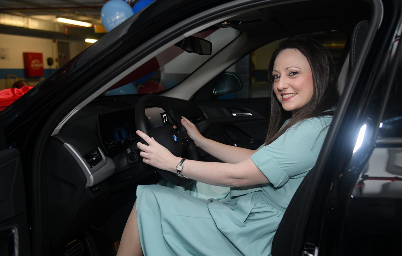 Αυτή είναι η τυχερή που κέρδισε το αυτοκίνητο στον διαγωνισμό για τα 5 χρόνια του live casino του Pamestoixima.gr