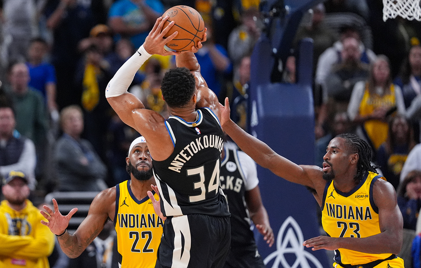 Tεράστια νίκη για τους Μπακς με buzzet beater του Γιάννη Αντετοκούνμπο