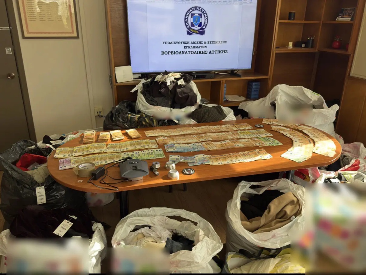 Εξαρθρώθηκε εγκληματική οργάνωση που έκλεβε ρούχα στην Αττική – Συντονισμένη επιχείρηση σε Αθήνα και Τίρανα