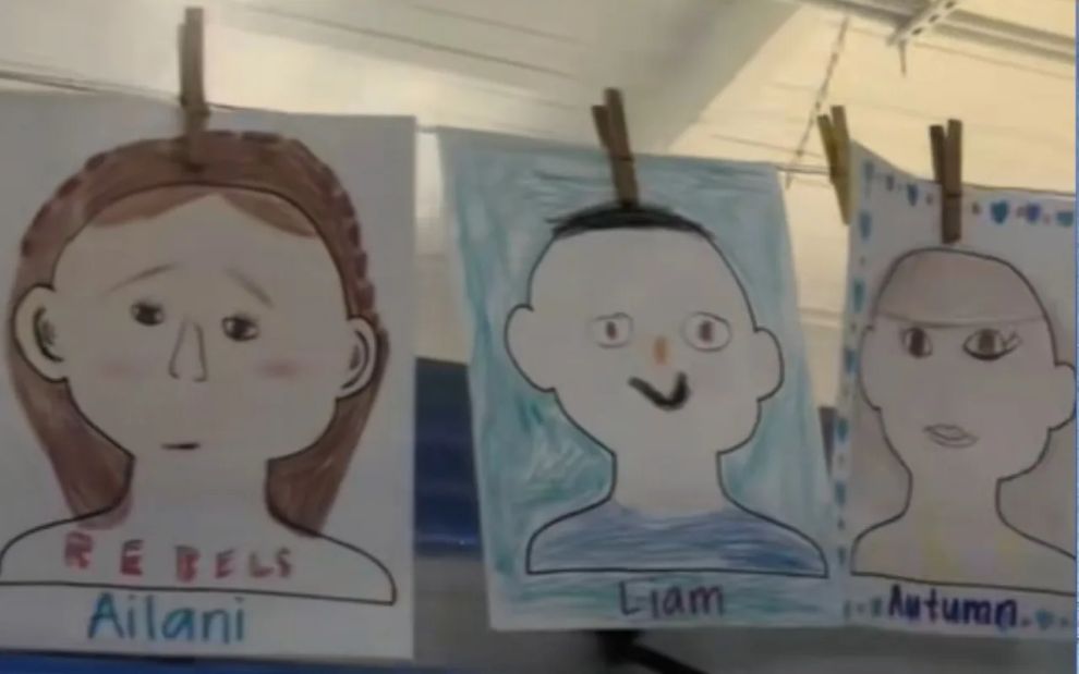 Το αυτοπορτρέτο 7χρονου που έκανε τη μαμά του να παγώσει και το TikTok να κλαίει από τα γέλια