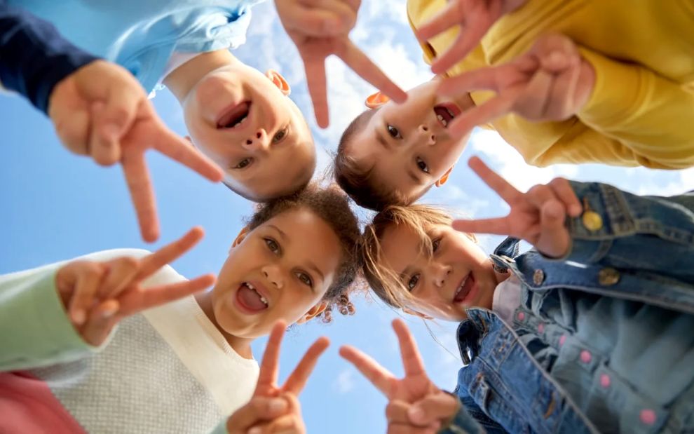 «Η ημέρα μου, τα δικαιώματά μου»: Ας ακούσουμε τη φωνή των παιδιών – 14 ιστορίες που συγκινούν και κινητοποιούν