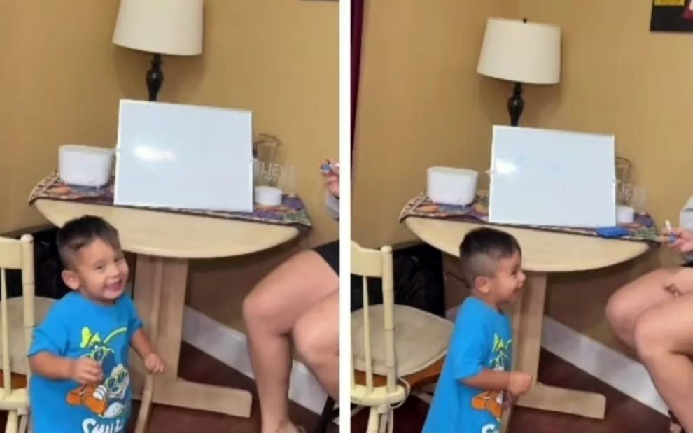 Απίθανος 2χρονος διαβάζει μεγάλες λέξεις και αφήνει το ίντερνετ άφωνο