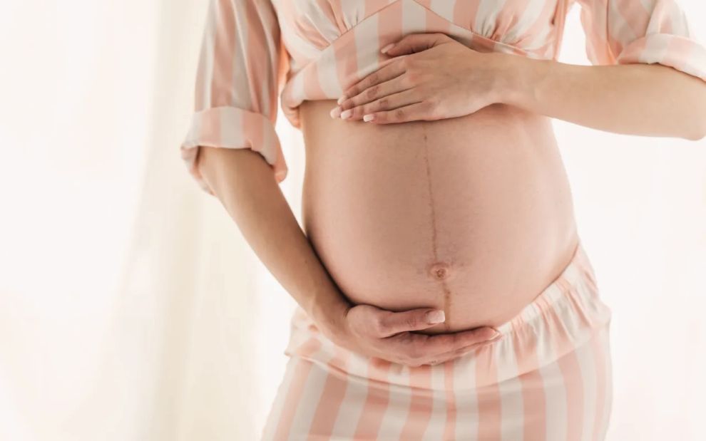 Linea Nigra: Όσα θα ήθελες να γνωρίζεις για αυτήν τη μαύρη γραμμή στην κοιλιά σου