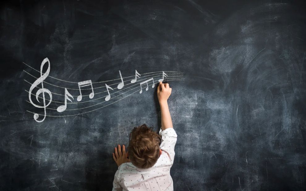 Μουσική στο μάθημα; Μία δασκάλα εξηγεί γιατί μπορεί να κάνει θαύματα