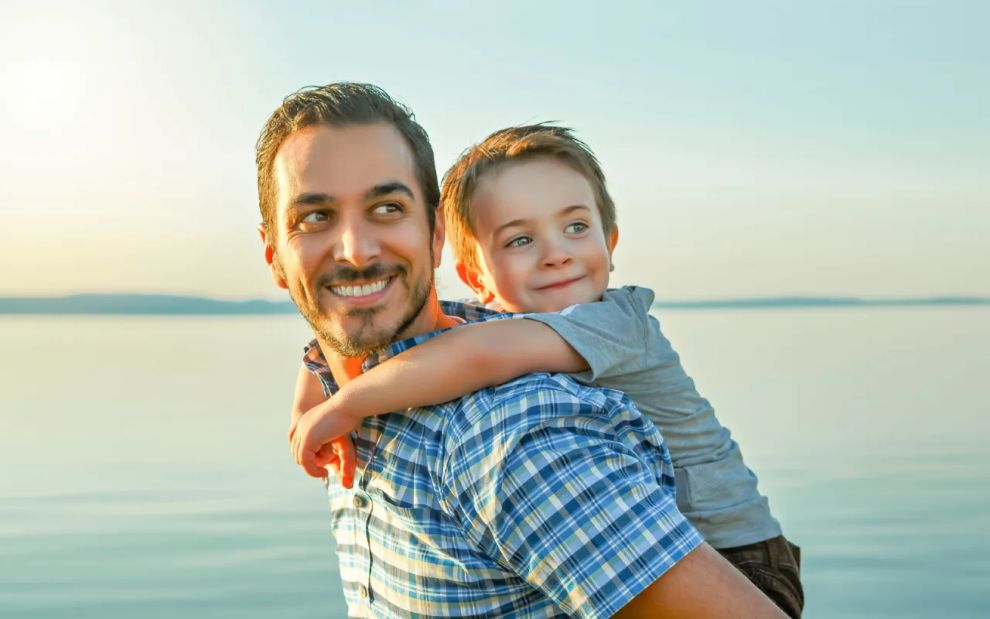 Όταν ο μπαμπάς λείπει: Πώς η έλλειψη χρόνου μαζί του συνδέεται με το bullying