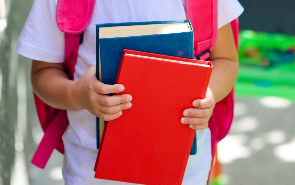 Epic fail στην τσάντα του νηπιαγωγείου… φέρνει τρελό γέλιο στους γονείς και εκατομμύρια views