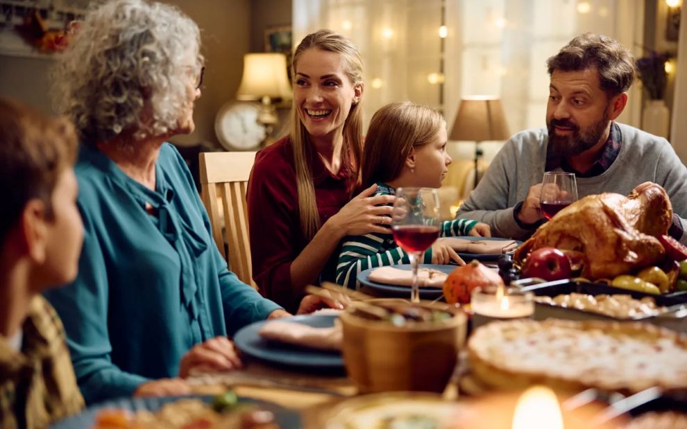 Διαφωνίες στο οικογενειακό τραπέζι: Πώς μαθαίνουμε στα παιδιά την ήρεμη συζήτηση