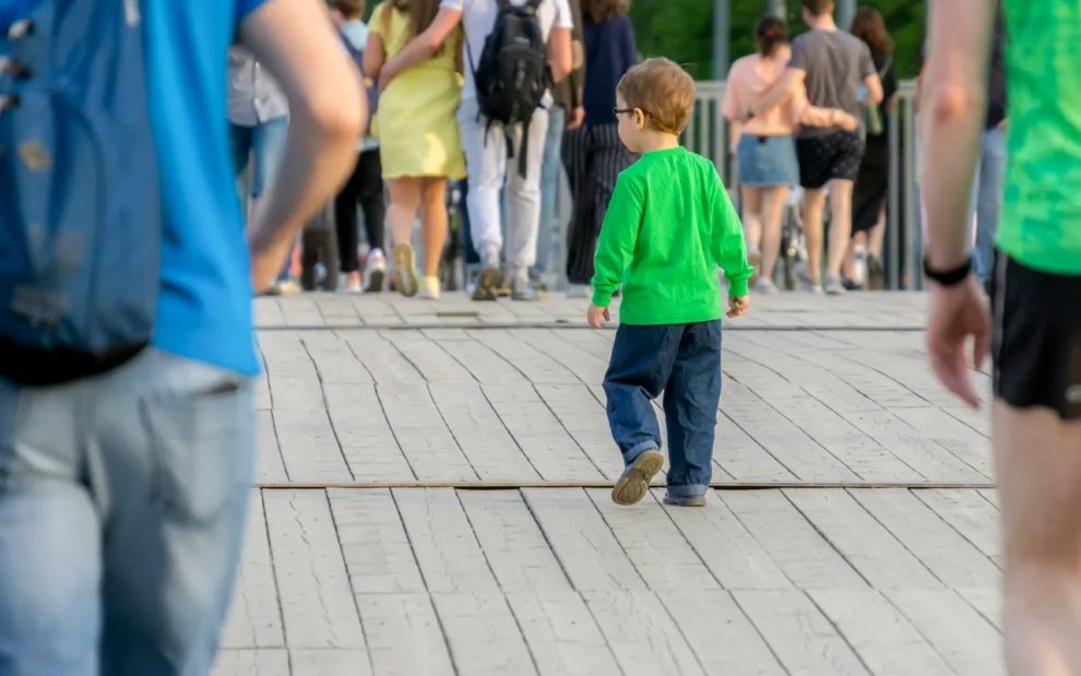 5 πράγματα που χρειάζεται να ξέρει κάθε παιδί, αν χαθεί στο πλήθος