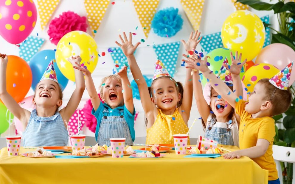 Έχετε προσκλήσεις για παιδικό πάρτι, αλλά ελάχιστο budget; Ένα έξυπνο κόλπο που&#8230; σώζει