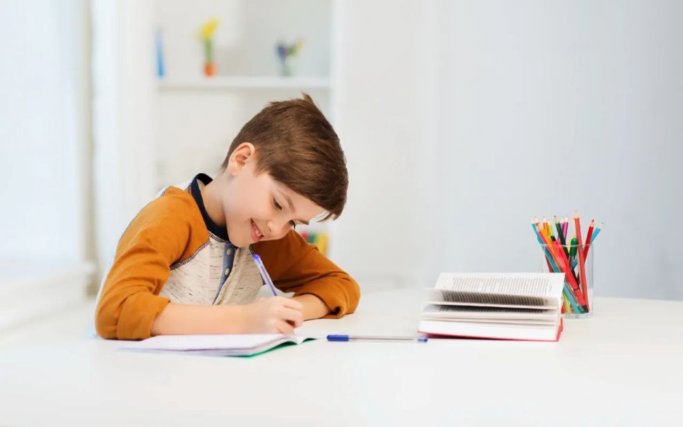 Ποια είναι η ιδανική στάση του σώματος για το διάβασμα του παιδιού