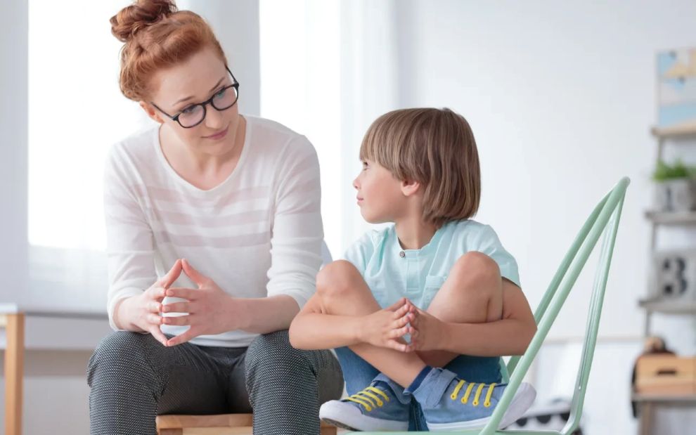 Μαμά δείχνει πώς αντιμετωπίζεται ο παιδικός θυμός και παραδίδει μαθήματα γονεϊκότητας