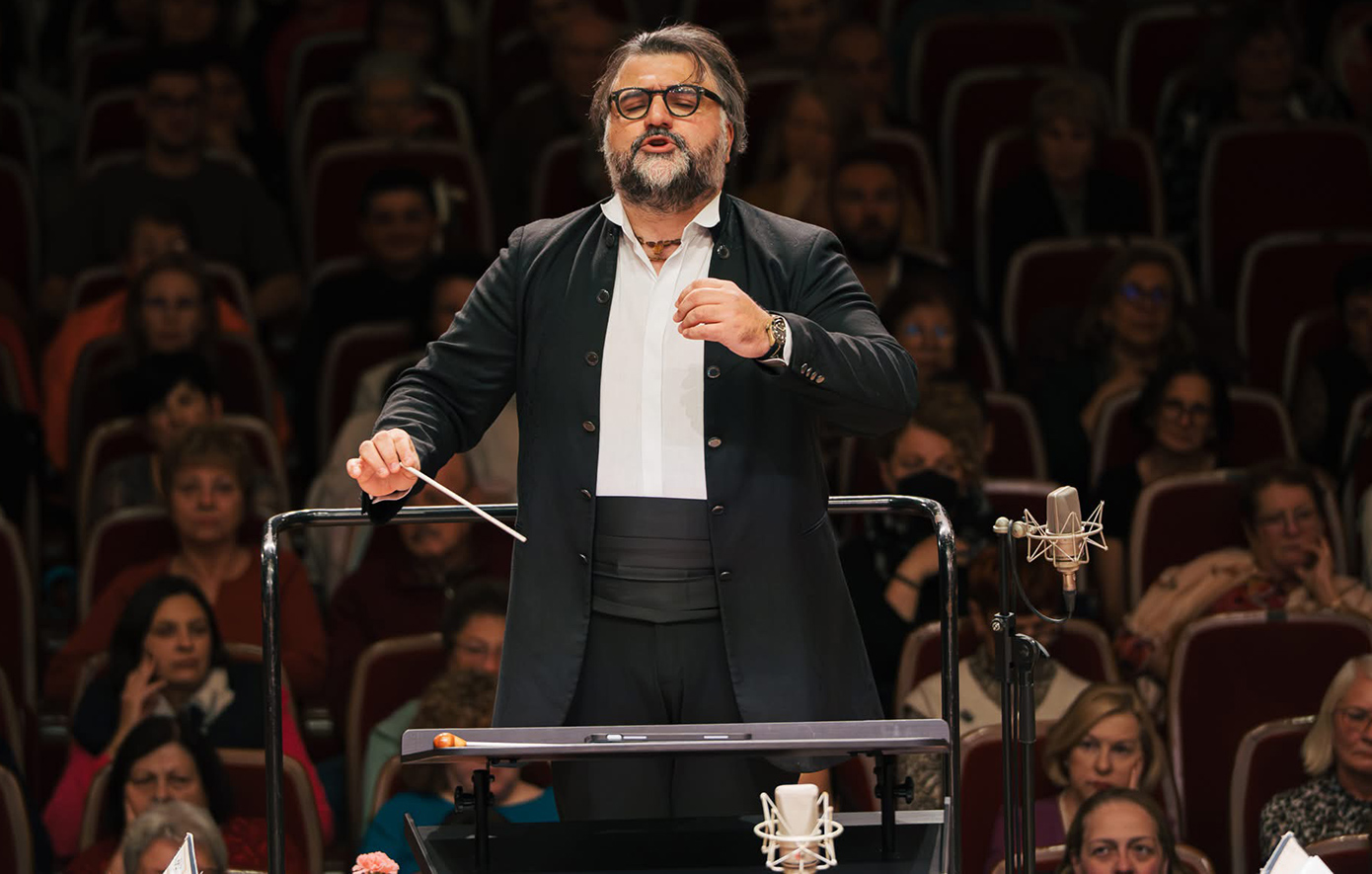 Ο Γιώργος Μπαλατσινός στη θέση του καλλιτεχνικού διευθυντή της ιταλικής Istituzione Sinfonica Abruzzese