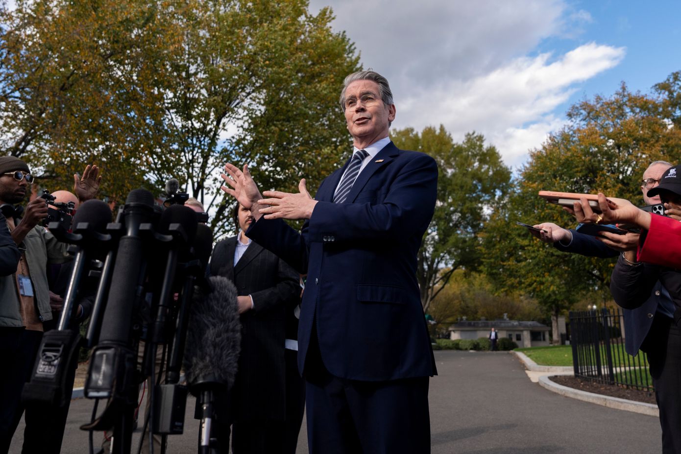 «Λάθος» χαρακτήρισε ο υπουργός Οικονομικών των ΗΠΑ την επιβολή από την Κίνα περιορισμών στις εξαγωγές σπάνιων γαιών