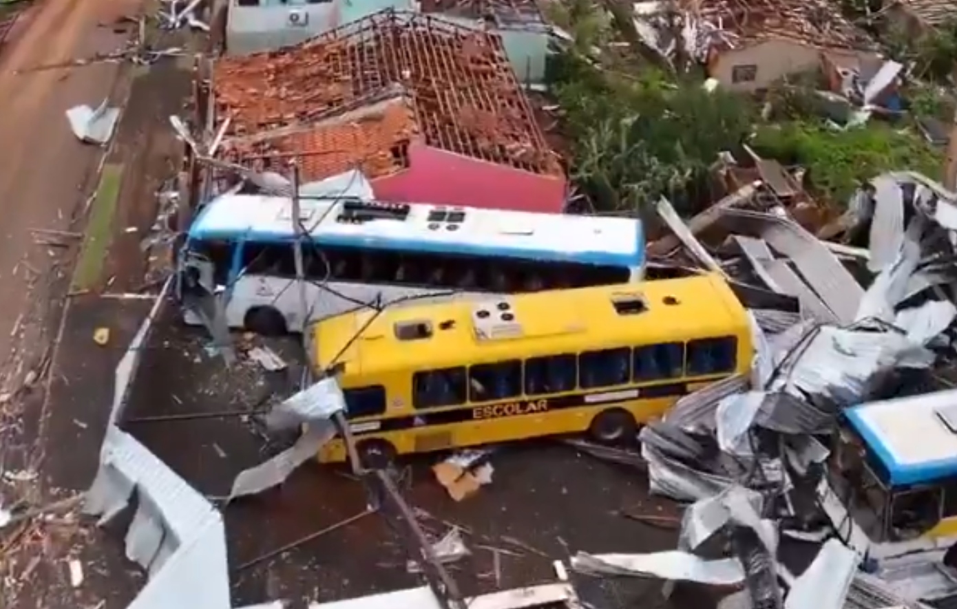 Φονικός ανεμοστρόβιλος σάρωσε κωμόπολη στη Βραζιλία &#8211; 6 νεκροί και 432 τραυματίες