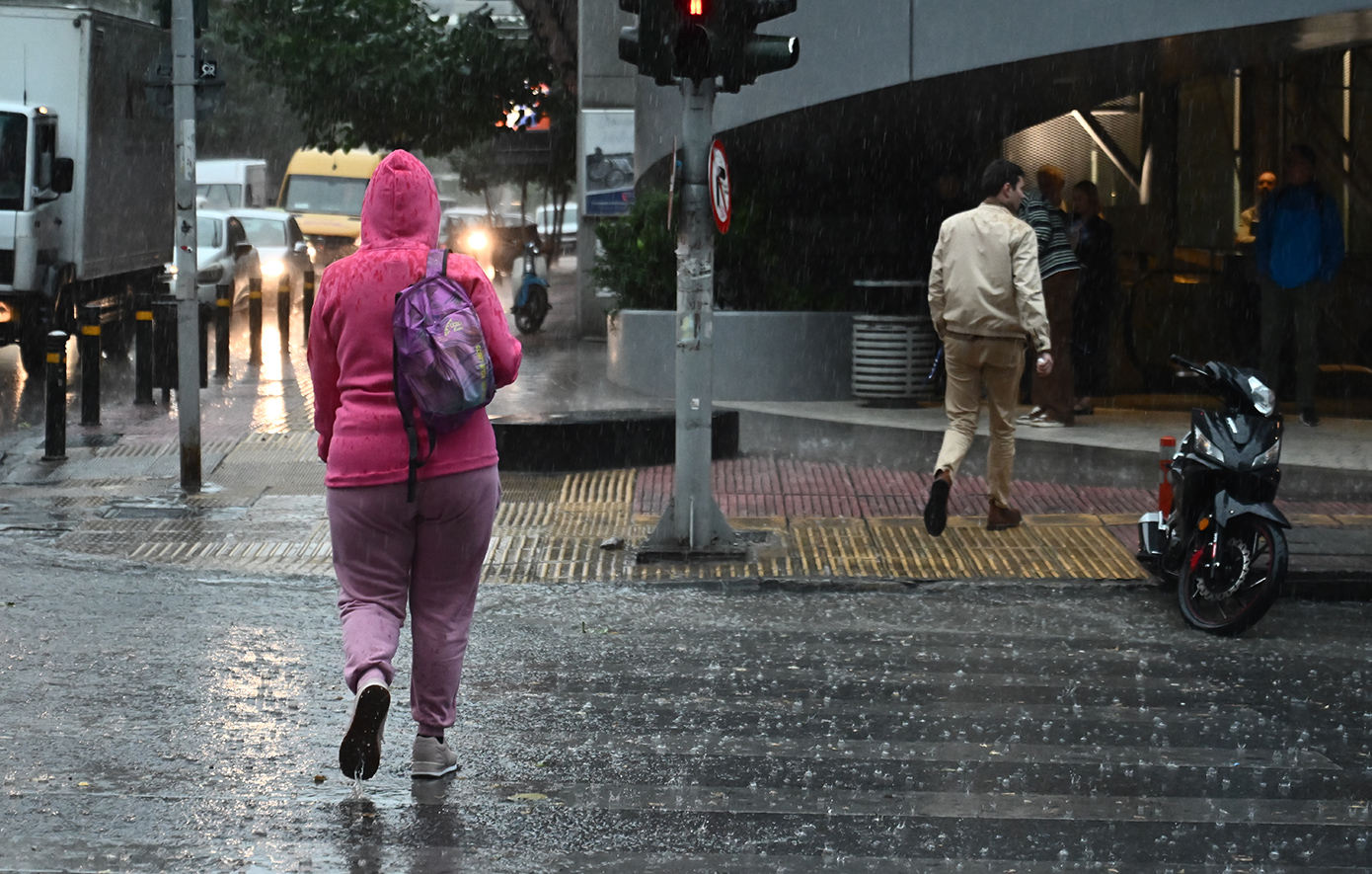 Νέο έκτακτο δελτίο επιδείνωσης καιρού &#8211; Επιμένουν οι ισχυρές καταιγίδες, σε ποιες περιοχές θα χτυπήσουν