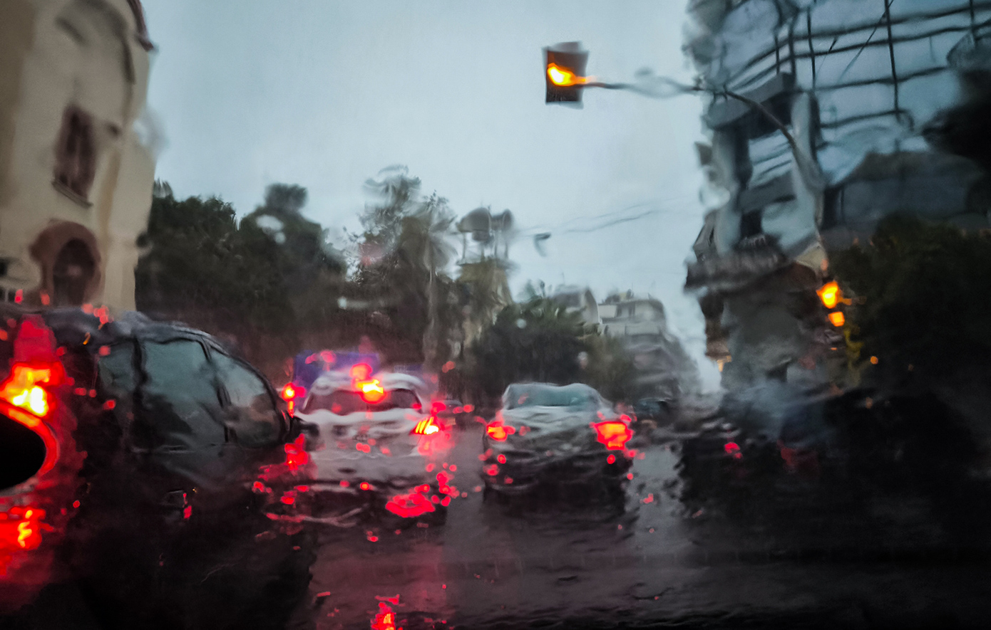 Η κακοκαιρία Adel «σφυροκοπά» τη δυτική Ελλάδα &#8211; Πλημμύρισαν δρόμοι και ήχησε το 112 &#8211; Άνοιξαν οι ουρανοί και στην Αττική