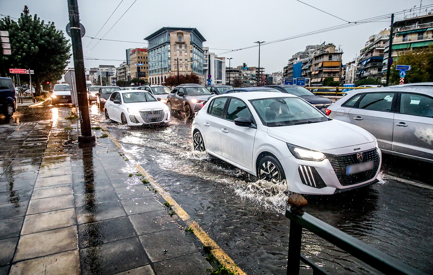 Ισχυρές καταιγίδες πλήττουν την Αττική
