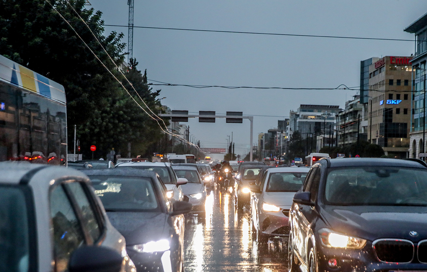 Η κακοκαιρία Byron σφυροκοπά τη χώρα &#8211; Έρχονται έντονα φαινόμενα για 48 ώρες, τι θα συμβεί στην Αττική &#8211; Live η πορεία της