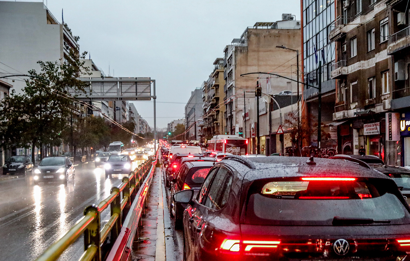 Ισχυρές καταιγίδες πλήττουν την Αττική