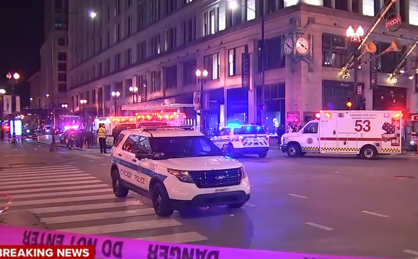 Σικάγο: Πυροβολισμοί στην τελετή φωταγώγησης του χριστουγεννιάτικου δέντρου &#8211; Ένας 14χρονος νεκρός, αρκετοί τραυματίες