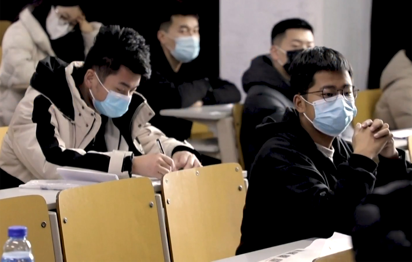 Χαμός στην Κίνα για μια θέση στο Δημόσιο: Εκατομμύρια Κινέζοι αναμένεται να δώσουν φέτος εξετάσεις