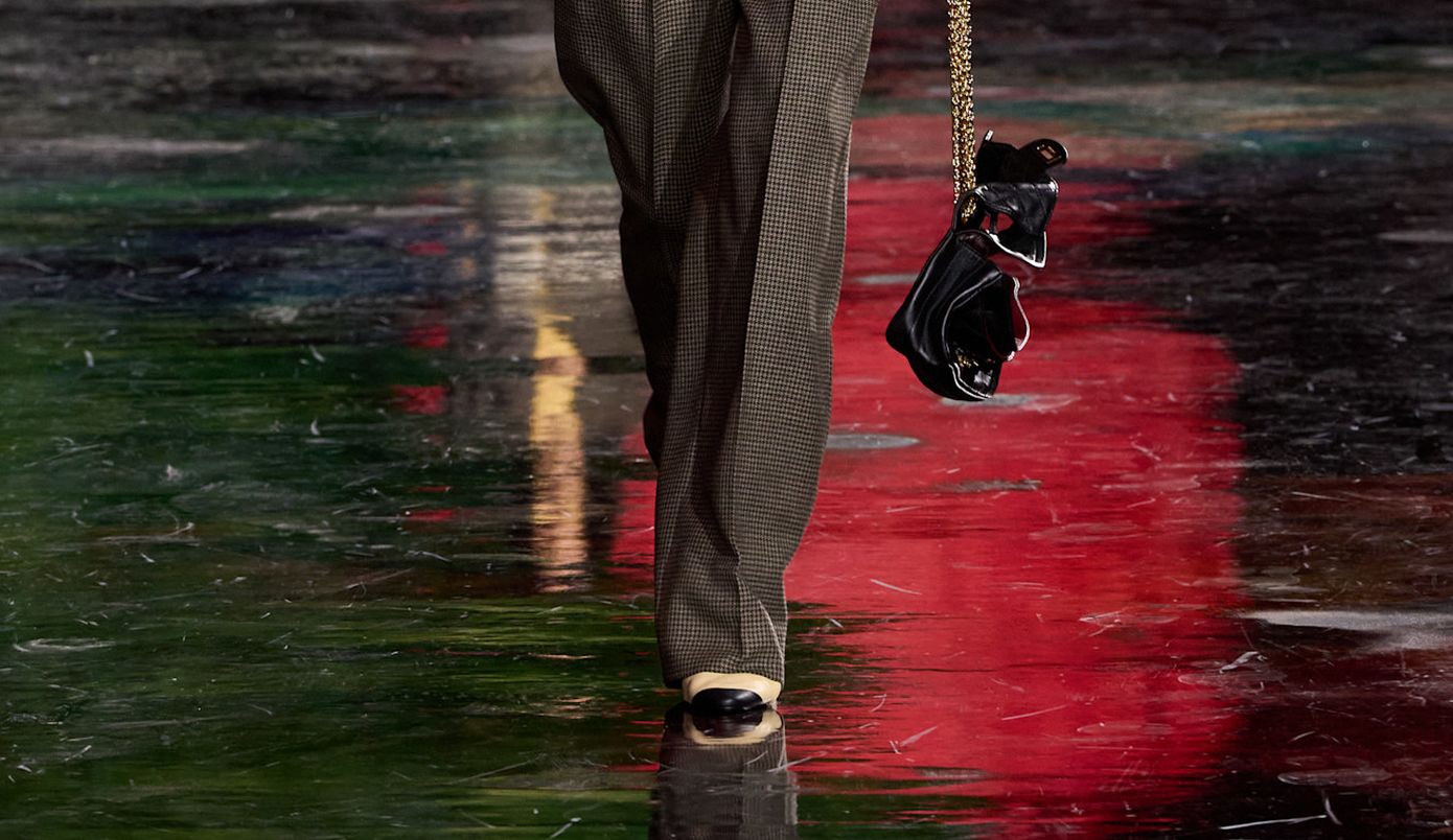 Messy bag: Η πιο πολυπόθητη τσάντα της σεζόν είναι λίγο στραπατσαρισμένη ή έστω επιμελώς ατημέλητη