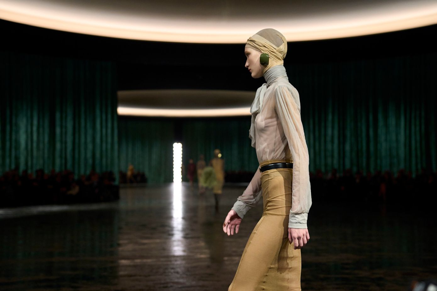 Αυτό είναι το πιο δημοφιλές brand μόδας τώρα- Κατέκτησε την κορυφή, εκτοπίζοντας τη Miu Miu