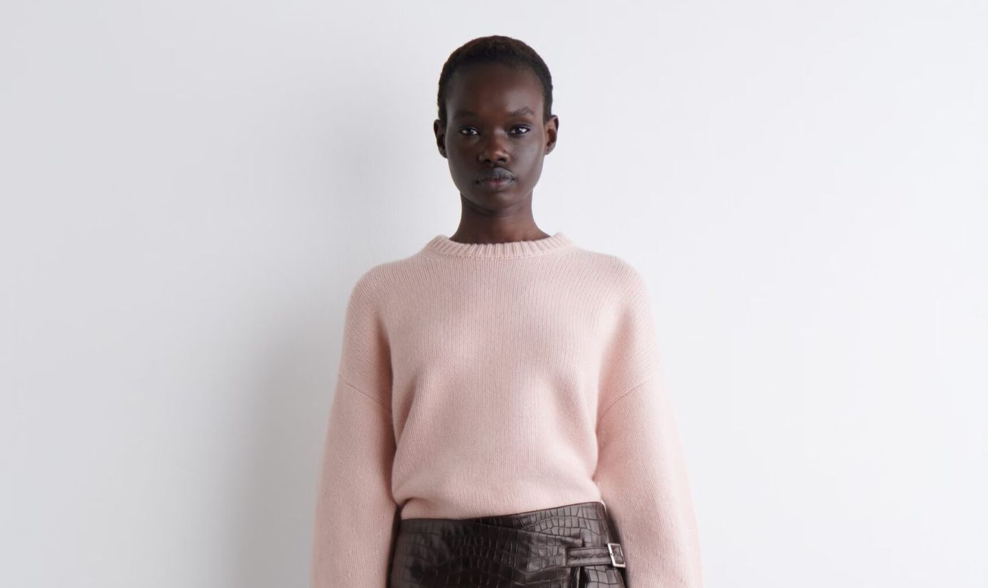 Αυτό είναι το πιο δημοφιλές πουλόβερ της σεζόν- Ο ορισμός της ήσυχης πολυτέλειας