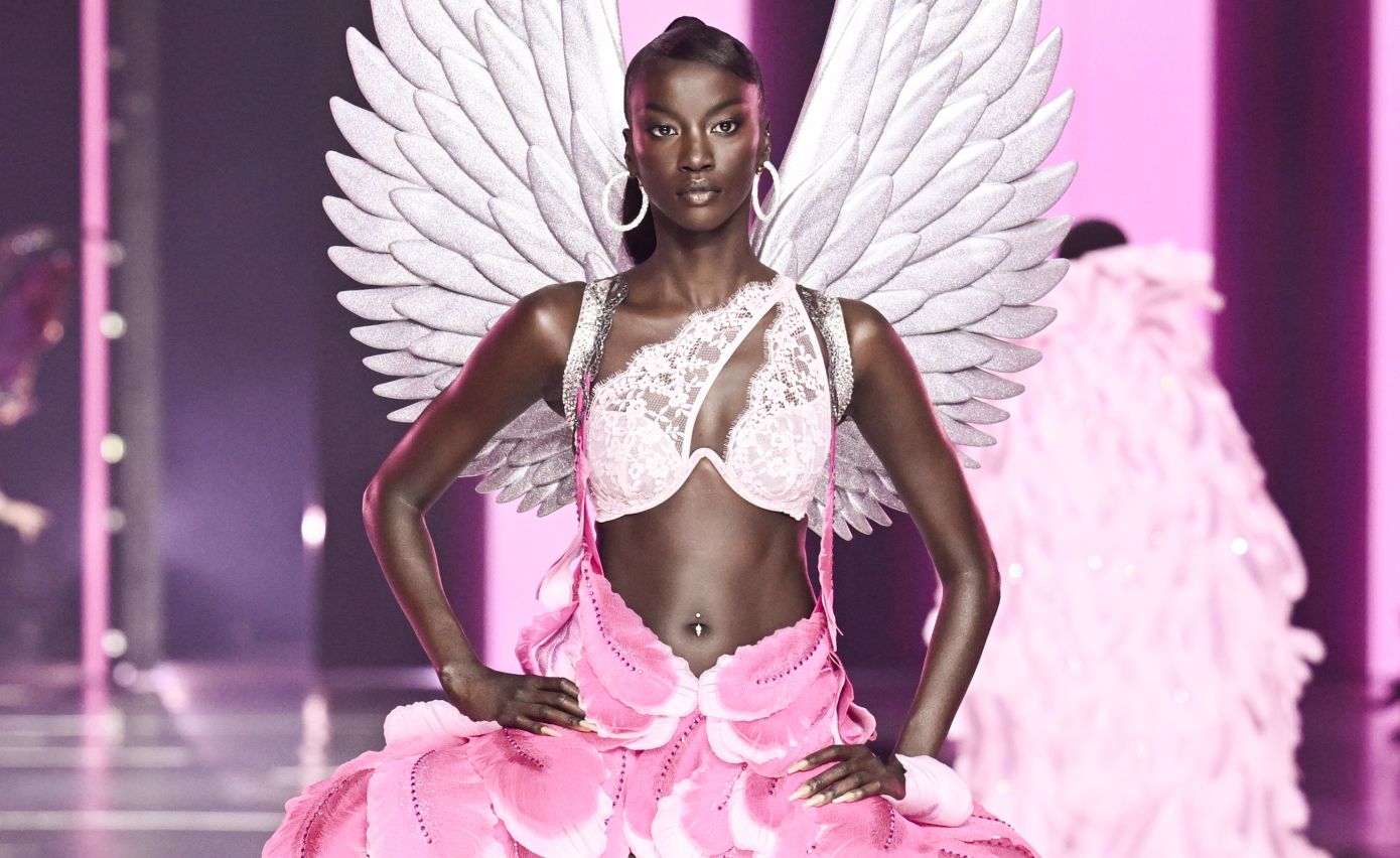 Anok Yai: Η φοιτήτρια βιοχημείας που αναδείχθηκε Model of the Year και ασχολείται με την τέχνη knife fighting